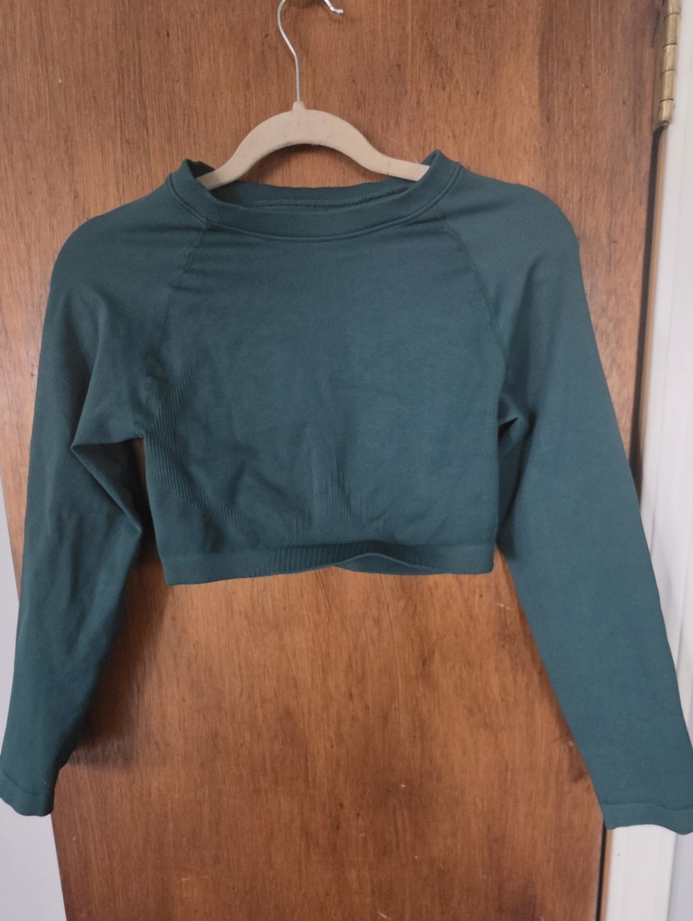 Cropped Long-Sleeve Women's Top  And Scrunch Butt Lift Leggings Set